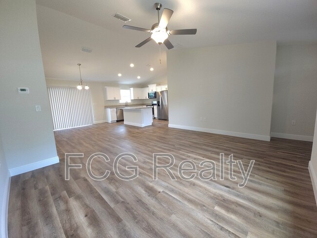 Building Photo - 5 Emerald Trail