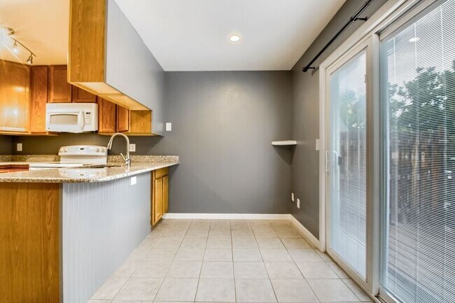 Building Photo - 8177 S Fillmore Way