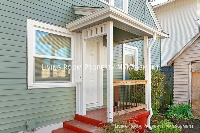 Building Photo - 5521 N Vancouver Ave