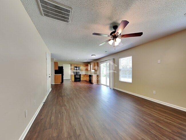 Foto del edificio - 5108 Weeping Cherry Dr