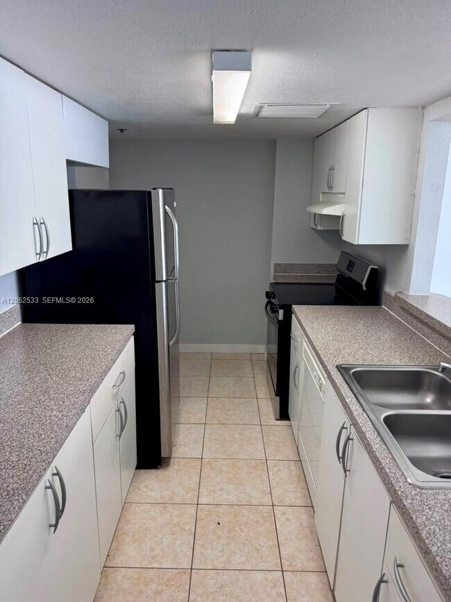 Foto del edificio - 7545 E Treasure Dr