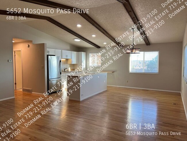 Foto del edificio - $500 OFF the first month of rent! Modern a...