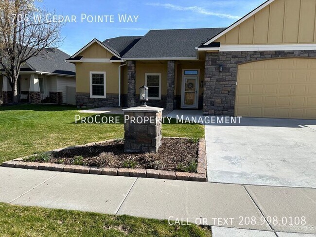 Building Photo - Fresh on the Rental Market! 3 bedroom 2 ba...