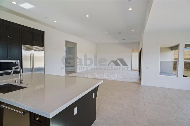Building Photo - 30000 N Camino los Robles