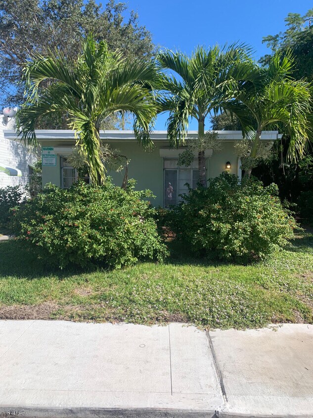214 S Palmway, Lake Worth, FL 33460 Townhouse for Rent in Lake Worth, FL