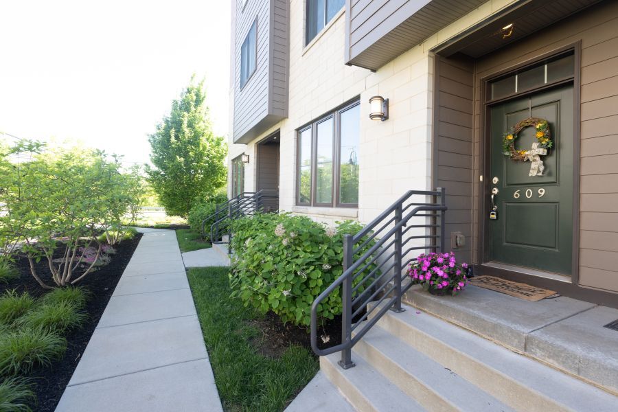 Foto principal - 609 Lakeview Ct