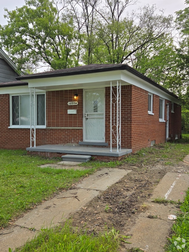 Building Photo - 18954 Riverview St