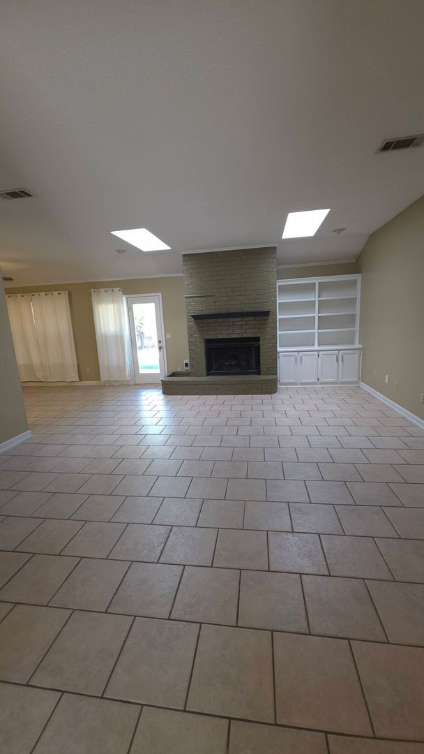 Foto del edificio - Wonderful Large 3 Bedroom Home