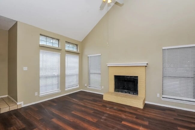 Building Photo - 4903 St Thomas Pl