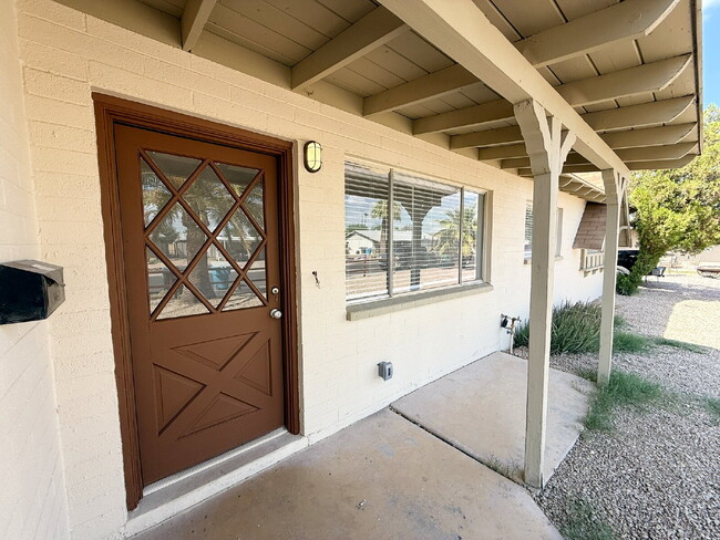 Building Photo - Charming 3-Bedroom Oasis with 2 Full Baths...