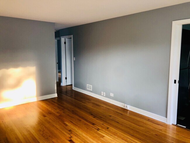 Foto del edificio - 3105 Louis St