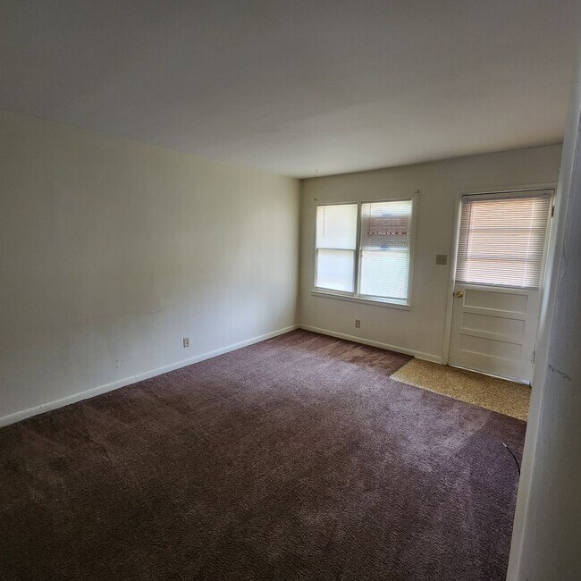 Foto del edificio - 2 Bed 1 Bath Apt.