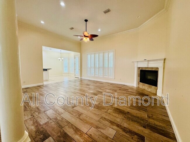Foto del edificio - 100 Palm Bay Blvd