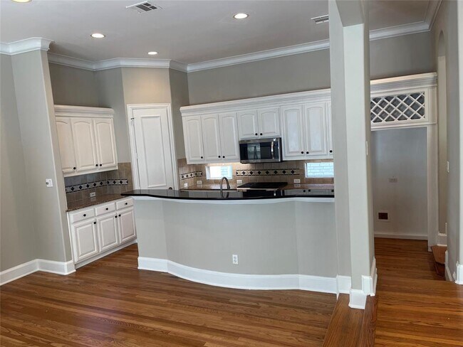 Building Photo - 4001 Wycliff Ave