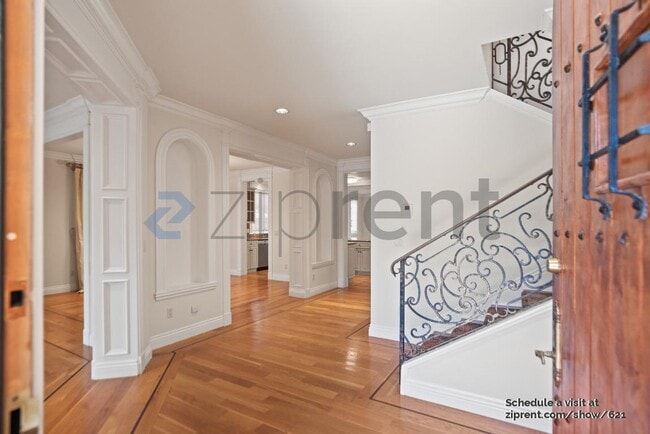 Building Photo - 1320 Drake Ave