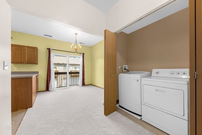Building Photo - Grayslake Rental!  2 Bedroom 2.5 Bathroom Townhome!  Cherry Creek Subdivision!
