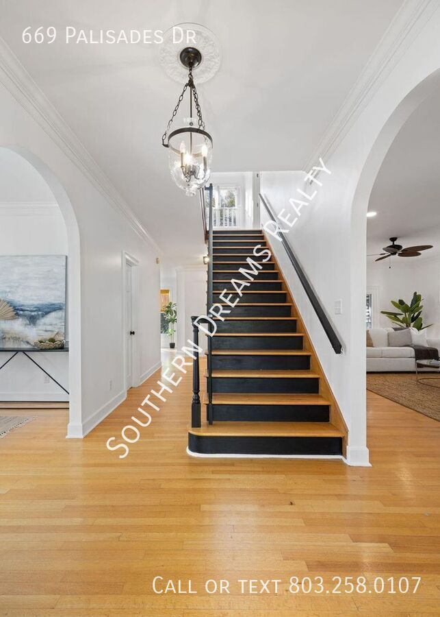 Building Photo - 669 Palisades Dr