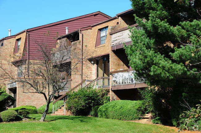 Building Photo - Woodbridge Terrace