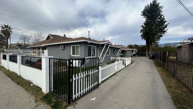 Photo - 632 W 9th St Apartment