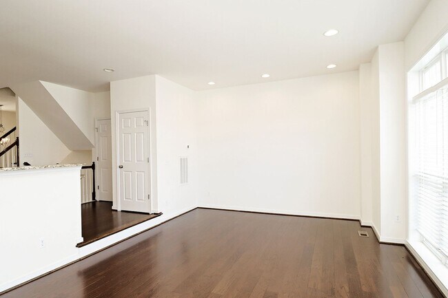 Foto del edificio - Dog-Friendly Avinity Townhome With Mountain Views