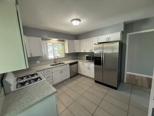 Kitchen - 4580 55th St