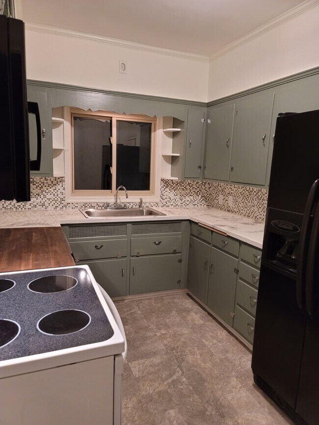 Kitchen - 170 S Prospect St