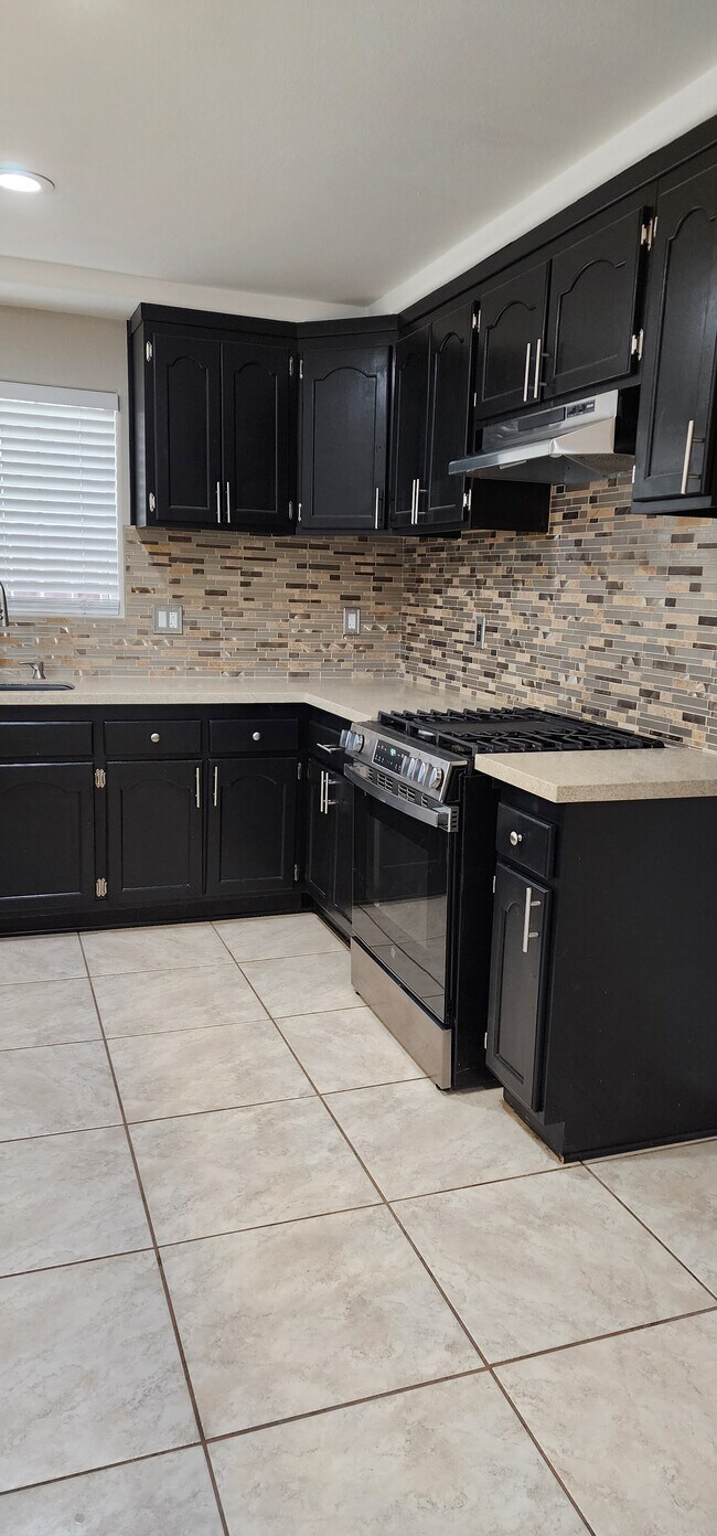 Foto del edificio - 10405 Anzac Ave