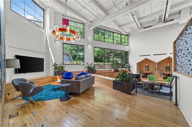 Foto del edificio - 2048 Fulton Rd