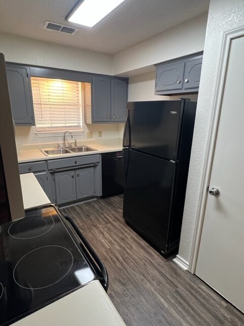 Kitchen - 135 Kyle St