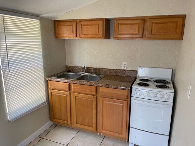 Building Photo - Studio Apt in Winter Haven with Water Incl...