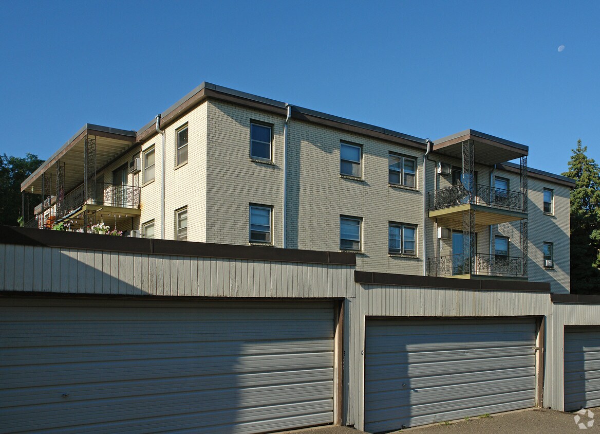 Building Photo - Roemhildt-Cumberland Ter