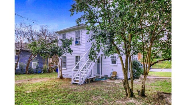 Foto del edificio - 3211 Tom Green St