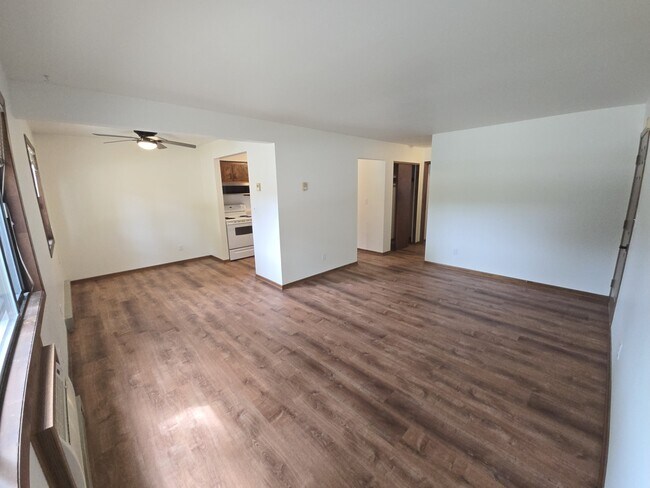 Livingrm View into Dining & Kitchen - 131 Maple Ave S