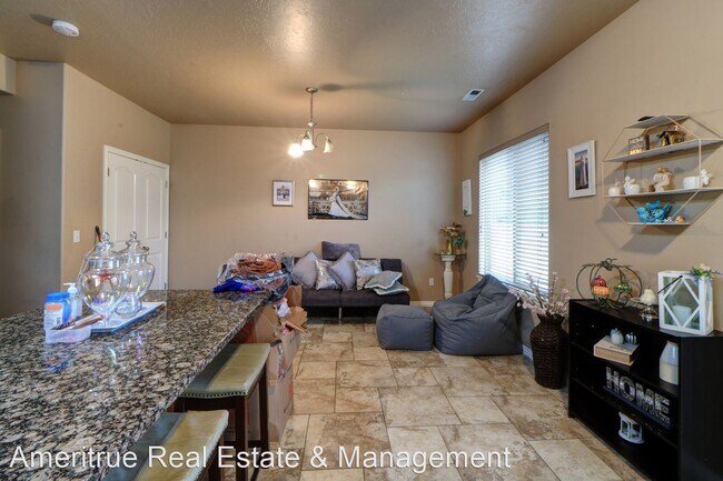 Building Photo - 3 br, 2.5 bath House - 1547 W 700 S