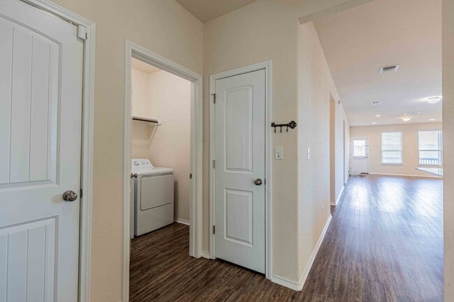 Building Photo - 11219 Pomona Park