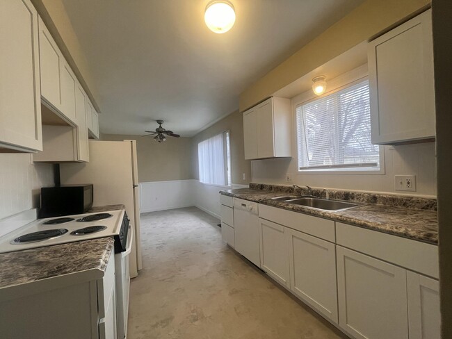Building Photo - 12039 Rockland St
