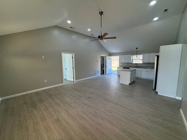 Building Photo - 350 Silver Run Rd