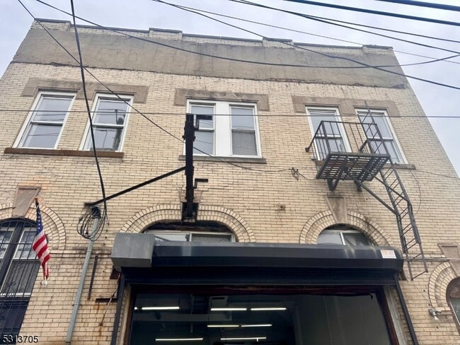 Building Photo - 64 Mott St