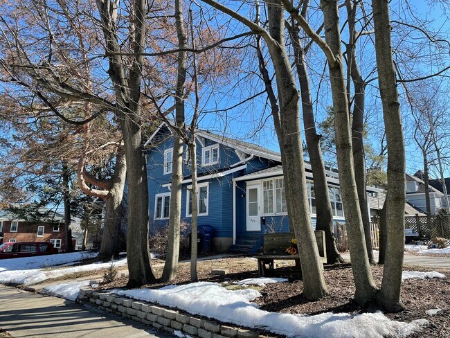 Building Photo - 605 Cedar St