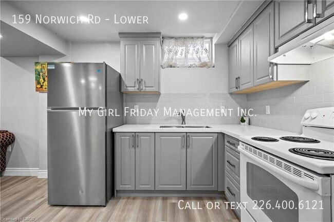 Photo du bâtiment - Charming and Cozy Basement Apartment!