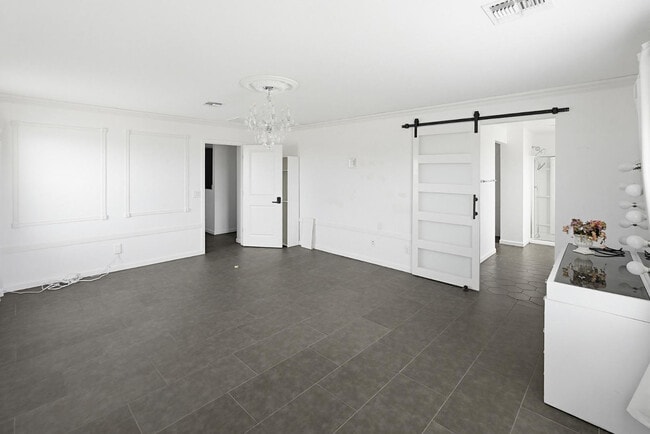 Building Photo - 6815 W Encinas Ln