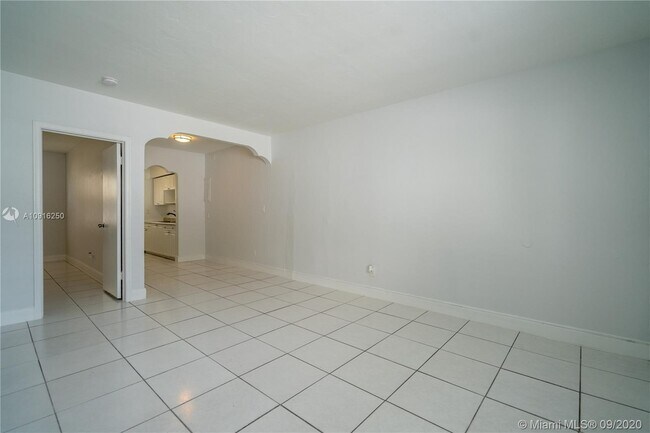 Foto del edificio - 7821 Carlyle Ave