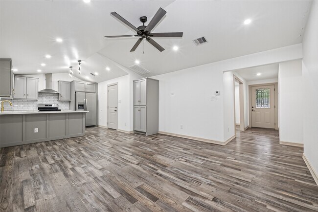 Building Photo - 5803 Greencraig Dr