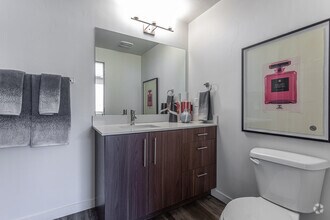 2BR, 2BA - Temperate - Axio 8400