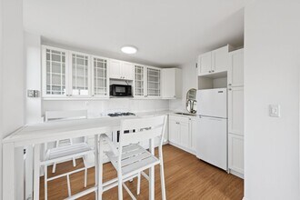 Building Photo - 2800 Wisconsin Ave NW