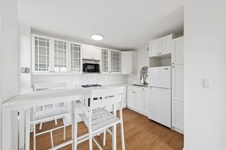 Building Photo - 2800 Wisconsin Ave NW