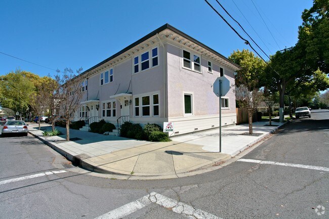 Building Photo - 500 Coombs St