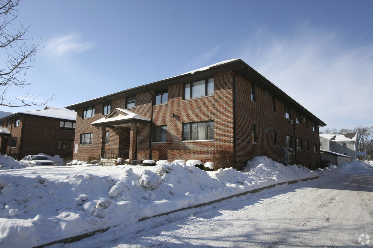 Primary Photo - Carlson Apartments