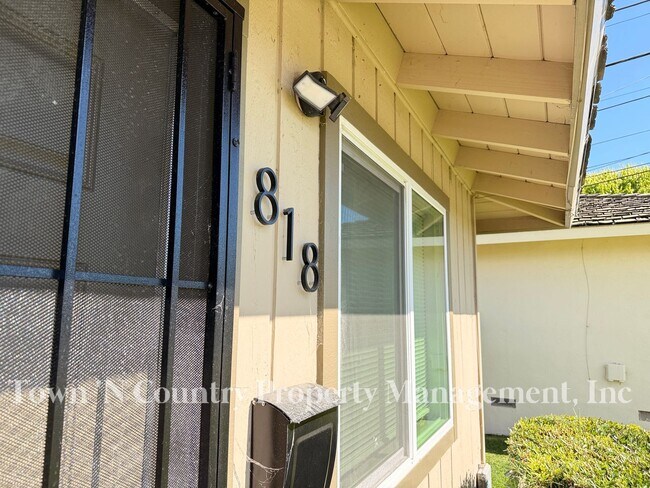 Foto del edificio - 818-820 University Ave.