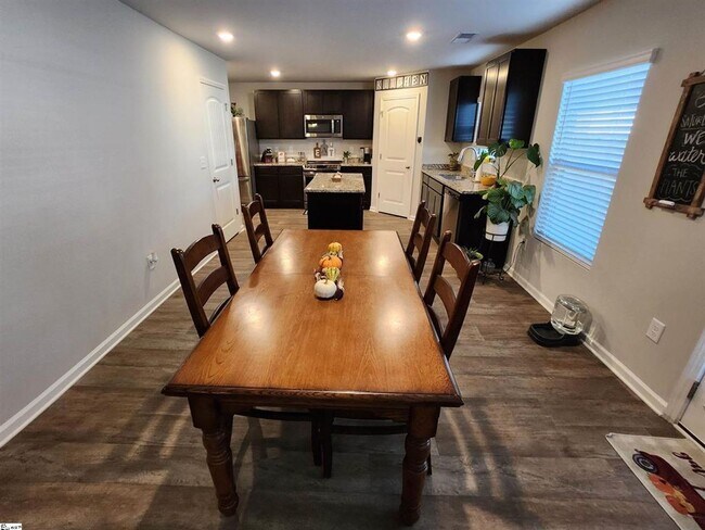 Foto del edificio - 4 Bed, 2.5 Bath Home Available in Fountain...